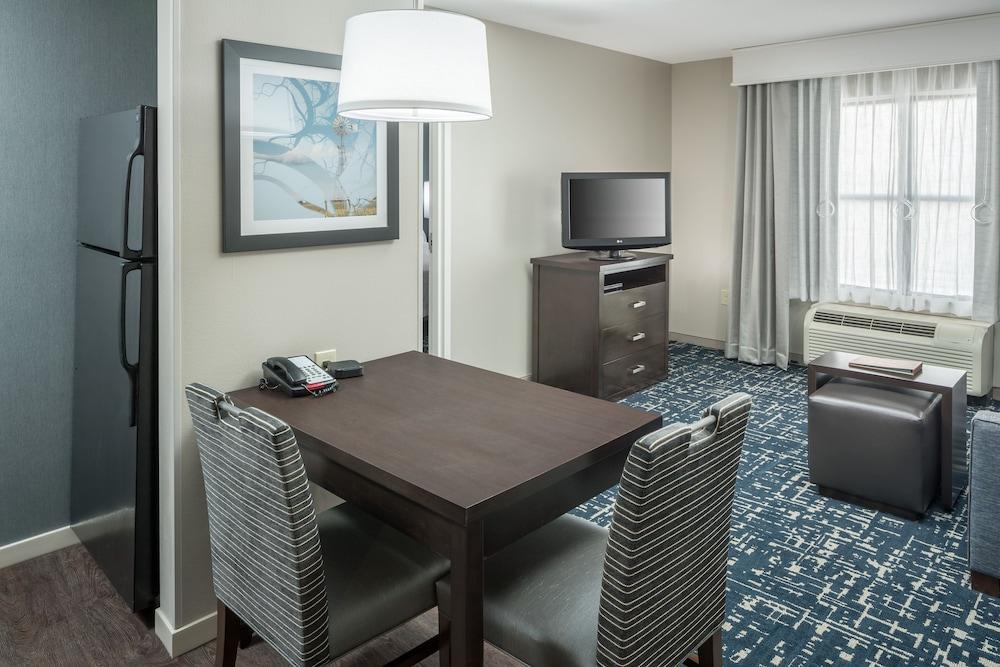 Homewood Suites By Hilton Cedar Rapids-North Bagian luar foto