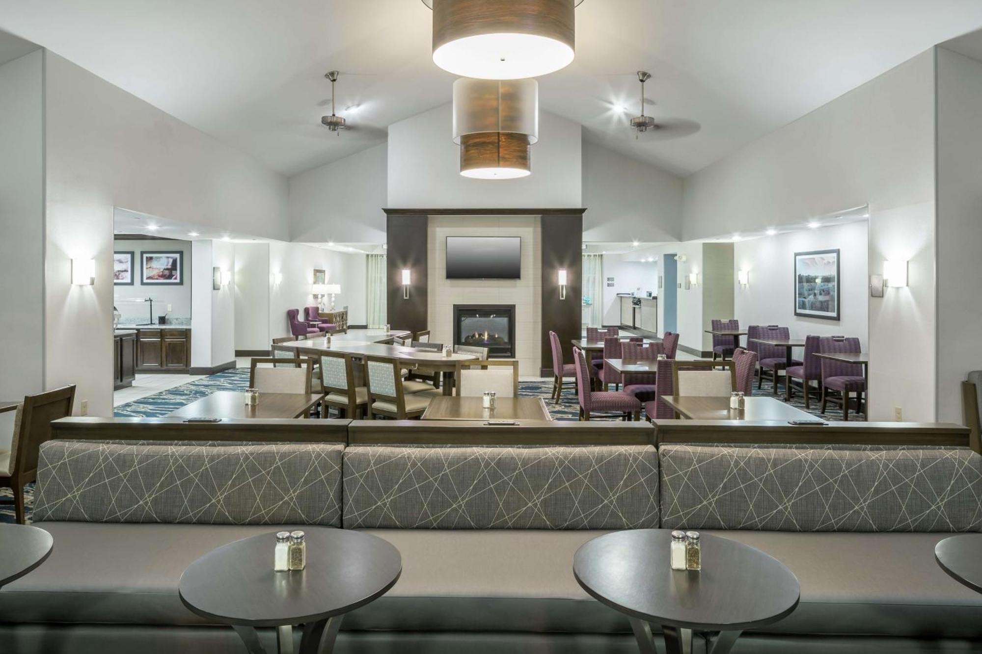 Homewood Suites By Hilton Cedar Rapids-North Bagian luar foto