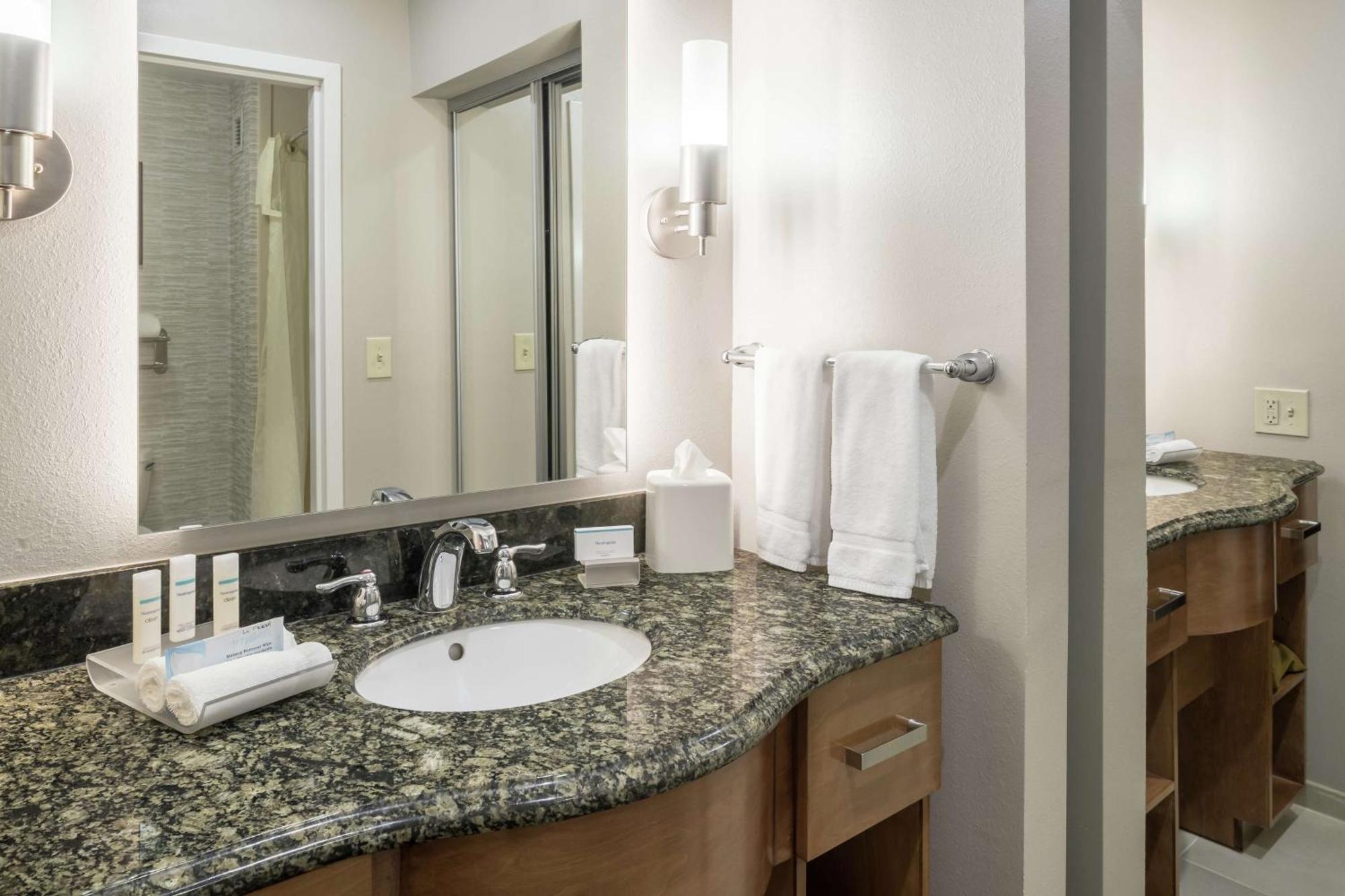 Homewood Suites By Hilton Cedar Rapids-North Bagian luar foto