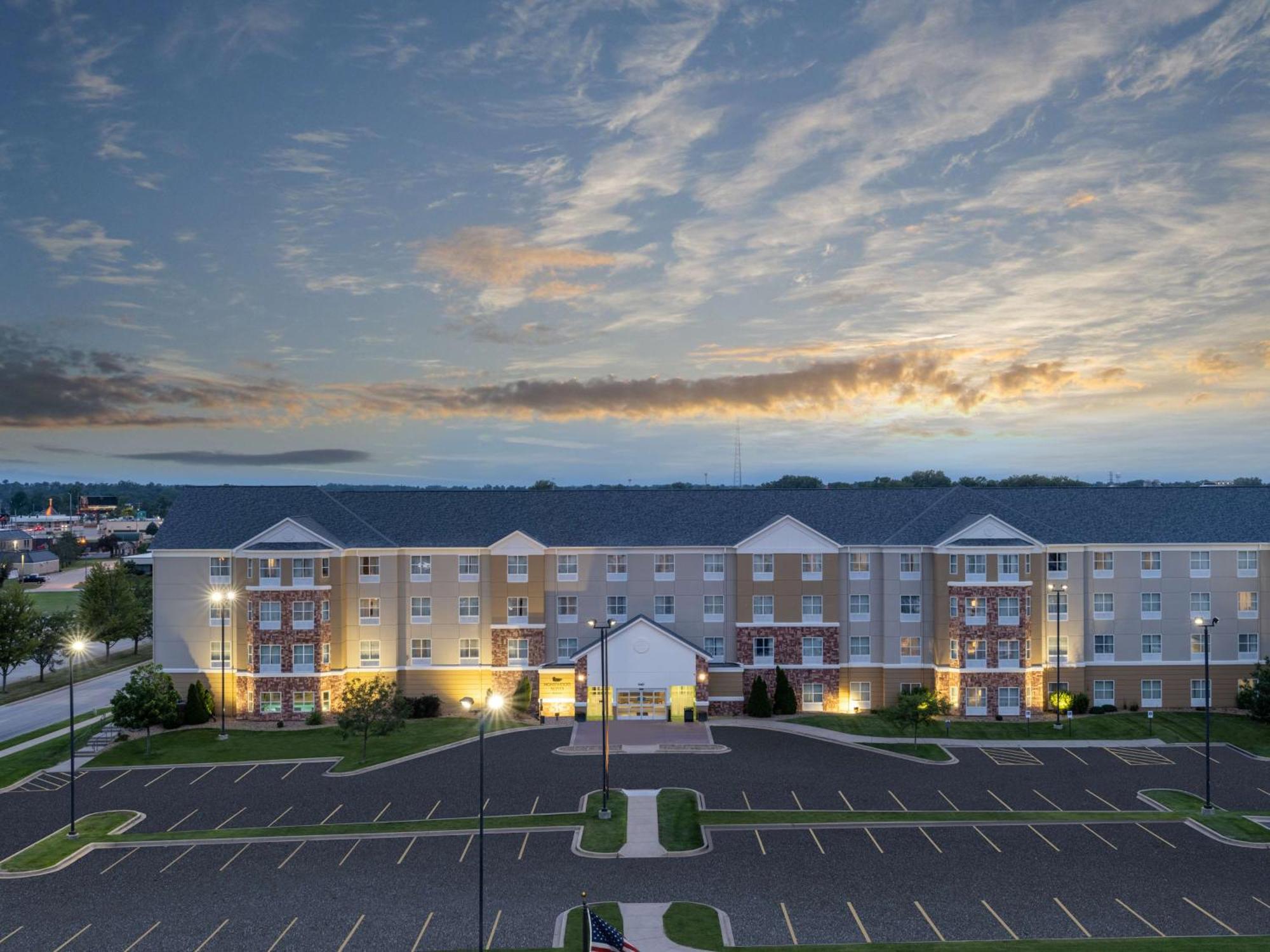 Homewood Suites By Hilton Cedar Rapids-North Bagian luar foto