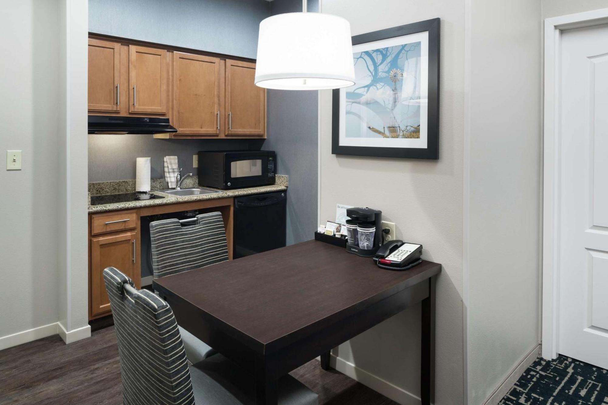 Homewood Suites By Hilton Cedar Rapids-North Bagian luar foto